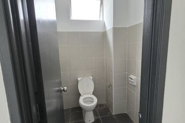 Oasis 2 @ Tropicana Danga Cove