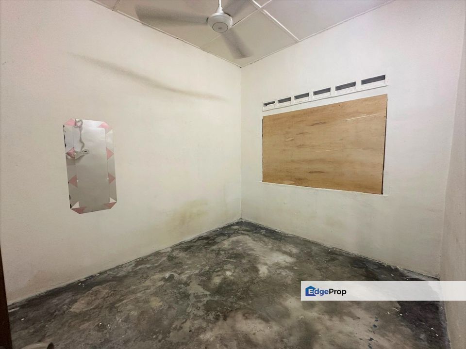 Taman Bukit Jaya, Ulu Tiram. Single Storey Low Cost House For Sale, Johor, Ulu Tiram