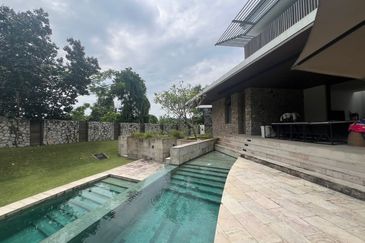 Ledang Height @ Iskandar Puteri Bungalow House with Private Pool For Sale