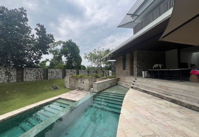 Ledang Height @ Iskandar Puteri Bungalow House with Private Pool For Sale