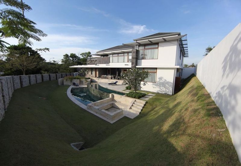 Ledang Height @ Iskandar Puteri Bungalow House with Private Pool For Sale