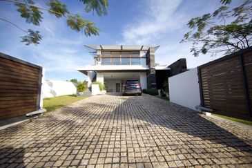 Ledang Height @ Iskandar Puteri Bungalow House with Private Pool For Sale