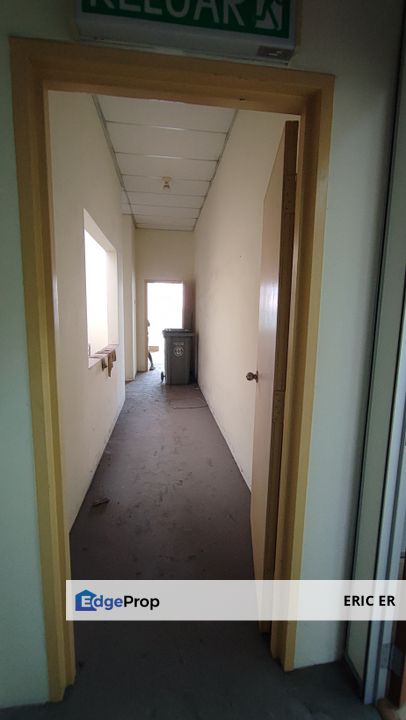 Taman Dato Chellam, Ulu Tiram. First Floor Office For Rent, Johor, Ulu Tiram