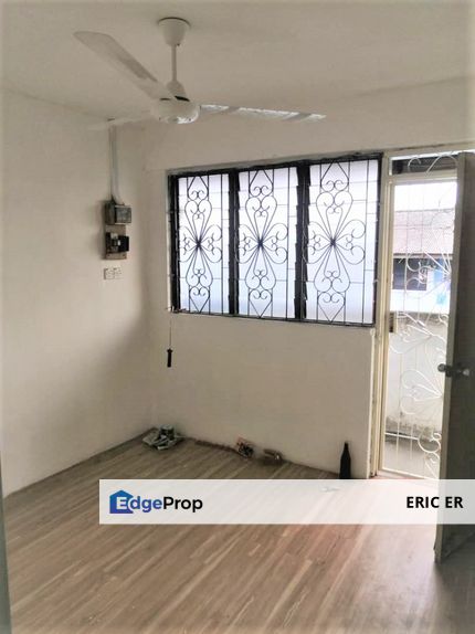 Taman Ungku Tun Aminah, Skudai 3 Bedrooms Flat For Sale, Johor, Johor Bahru