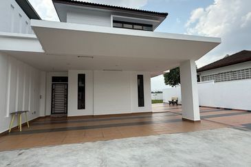 Maple Red, Adda Heights