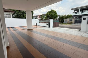 Maple Red, Adda Heights