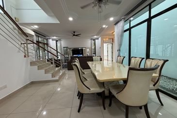 Maple Red, Adda Heights