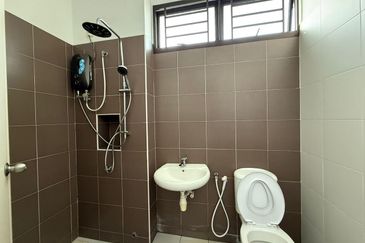 Maple Red, Adda Heights