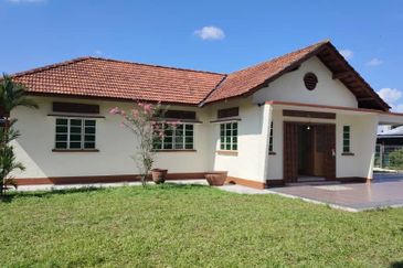 Kampung Stulang Laut