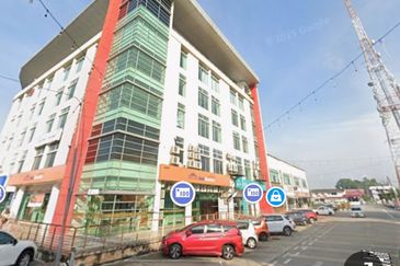 Taman Merdeka, Pekan Ground Floor Shop For Sale