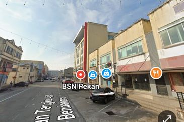 Taman Merdeka, Pekan Ground Floor Shop For Sale