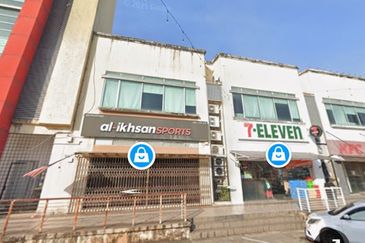 Taman Merdeka, Pekan Ground Floor Shop For Sale