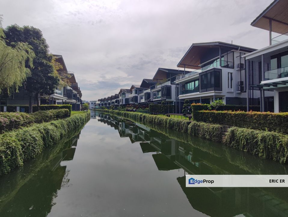 Senibong Cove @ Isola Grandeur Three Storey Bungalow Fully Renovated For Sale, Johor, Masai