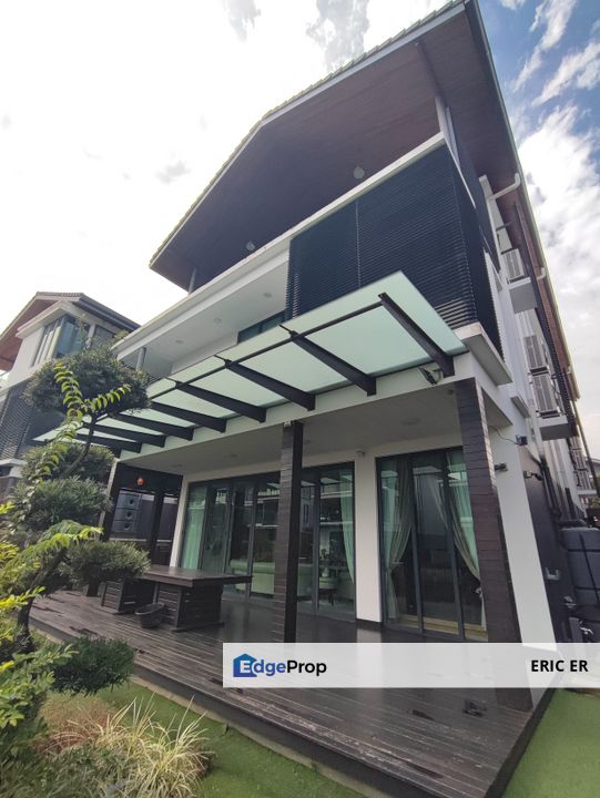 Senibong Cove @ Isola Grandeur Three Storey Bungalow Fully Renovated For Sale, Johor, Masai