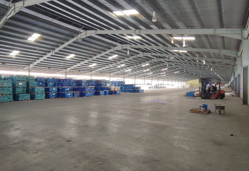 Batu 23, Kulai Light Industry Warehouse For Rent