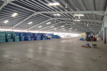 Batu 23, Kulai Light Industry Warehouse For Rent