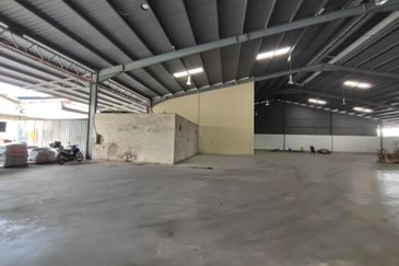 Batu 23, Kulai Light Industry Warehouse For Rent