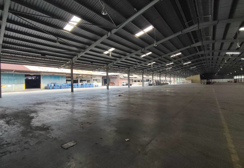 Batu 23, Kulai Light Industry Warehouse For Rent