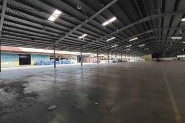 Batu 23, Kulai Light Industry Warehouse For Rent