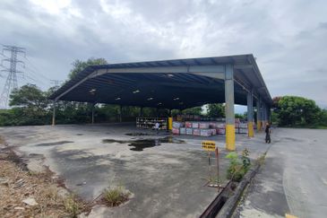 Batu 23, Kulai Light Industry Warehouse For Rent