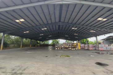 Batu 23, Kulai Light Industry Warehouse For Rent