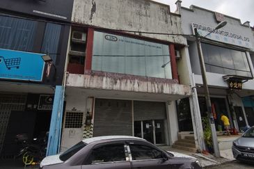 Taman Saujana, Masai ( Near Taman Molek) Double Storey Shop For Sale
