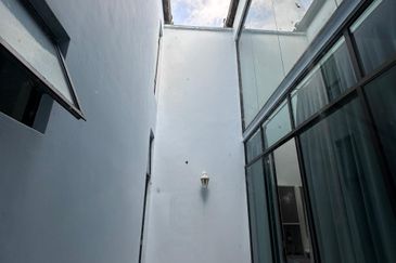 Taman Sri Laguna, Perling, Johor Bahru. Double Storey Terrace Superlink House For Sale