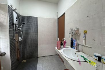 Taman Sri Laguna, Perling, Johor Bahru. Double Storey Terrace Superlink House For Sale