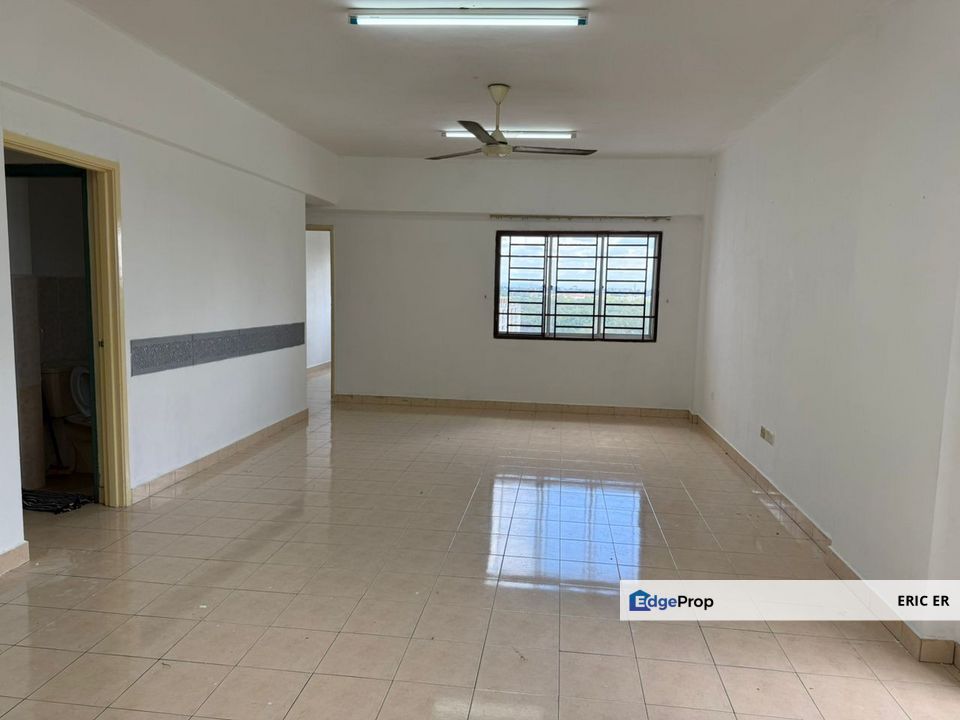Bayu Puteri 3, Permas Jaya. Three Bedrooms Corner Unit For Sale, Johor, Johor Bahru