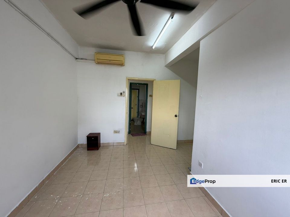 Bayu Puteri 3, Permas Jaya. Three Bedrooms Corner Unit For Sale, Johor, Johor Bahru