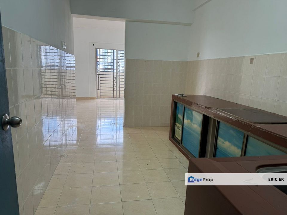 Bayu Puteri 3, Permas Jaya. Three Bedrooms Corner Unit For Sale, Johor, Johor Bahru