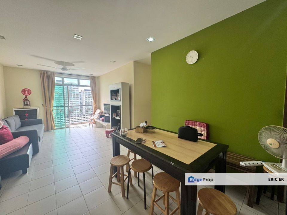 Lake View Suites , Mount Austin. 3 Bedrooms Renovated Unit For Sale, Johor, Johor Bahru