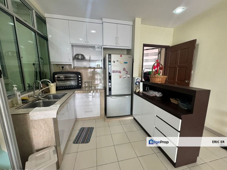 Lake View Suites , Mount Austin. 3 Bedrooms Renovated Unit For Sale, Johor, Johor Bahru