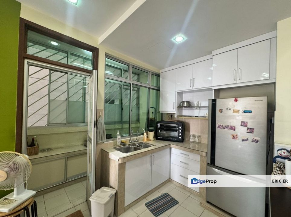 Lake View Suites , Mount Austin. 3 Bedrooms Renovated Unit For Sale, Johor, Johor Bahru