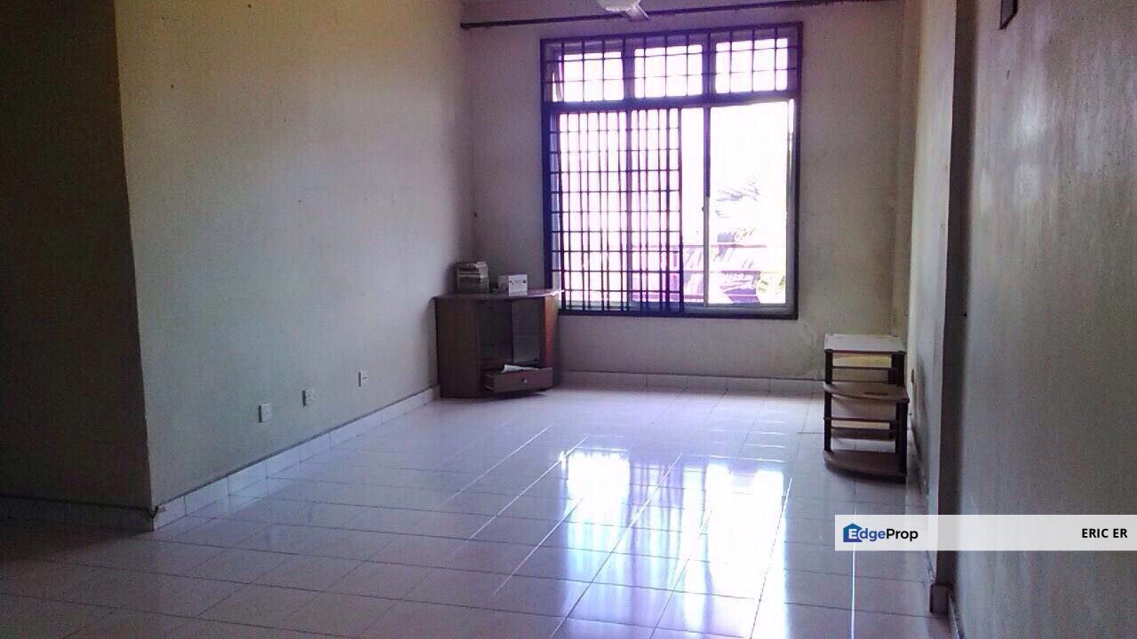 Ria 2 Apartment, Taman Megah Ria, Masai. 3 Bedrooms Apartment For Sale, Johor, Masai