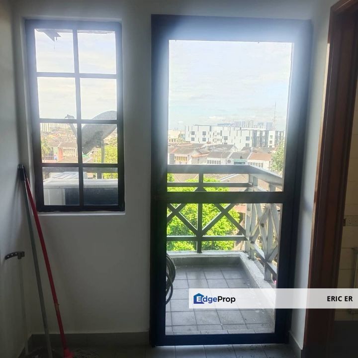 Stulang View Condominium, Johor Bahru. 3 Bedrooms For Sale, Johor, Johor Bahru