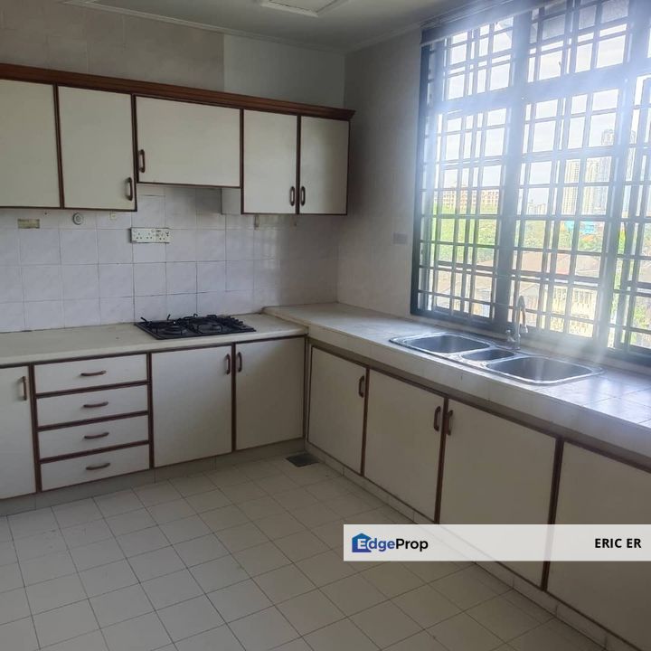 Stulang View Condominium, Johor Bahru. 3 Bedrooms For Sale, Johor, Johor Bahru