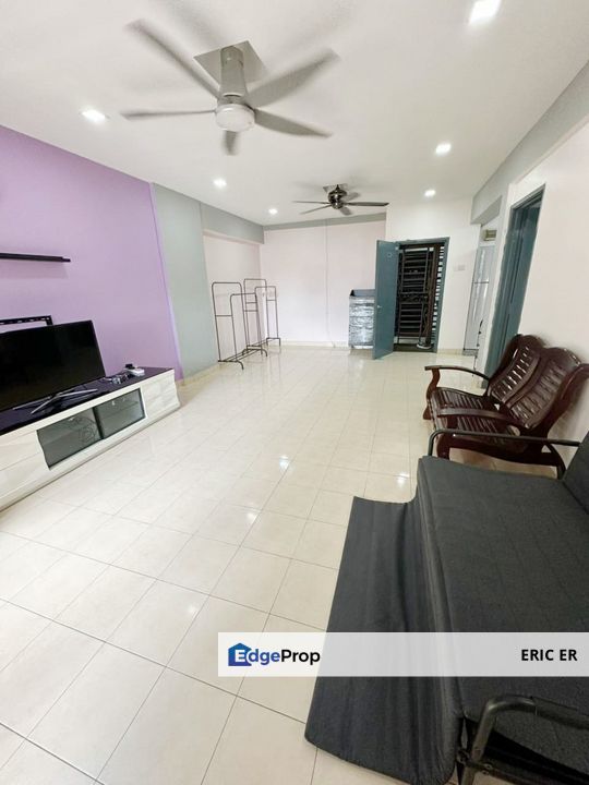 Bayu Puteri 3 Apartment, Permas Jaya. 3 Bedrooms Good Condition Unit For Sale, Johor, Johor Bahru