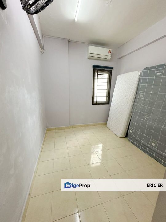 Bayu Puteri 3 Apartment, Permas Jaya. 3 Bedrooms Good Condition Unit For Sale, Johor, Johor Bahru