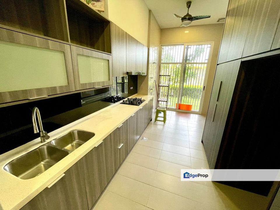 2.5 Storey Zero Lot Bungalow @ Lakefront Villa Cyberjaya, Selangor, Cyberjaya