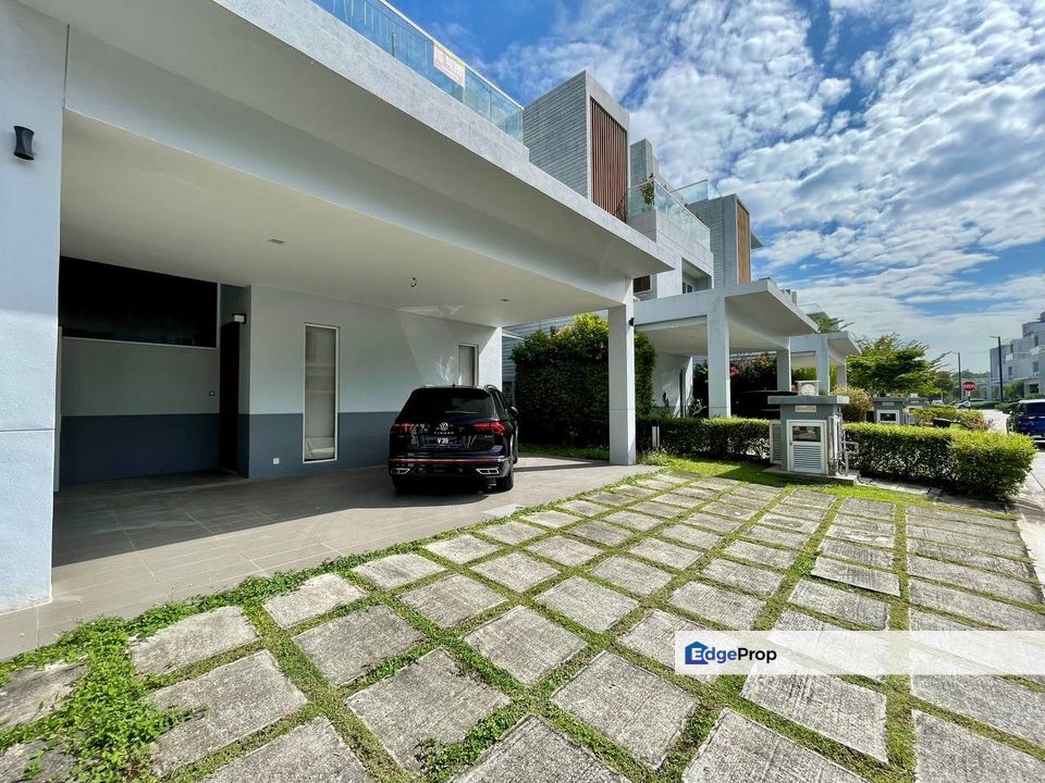 2.5 Storey Zero Lot Bungalow @ Lakefront Villa Cyberjaya, Selangor, Cyberjaya