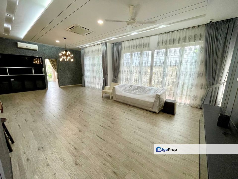 2.5 Storey Zero Lot Bungalow @ Lakefront Villa Cyberjaya, Selangor, Cyberjaya