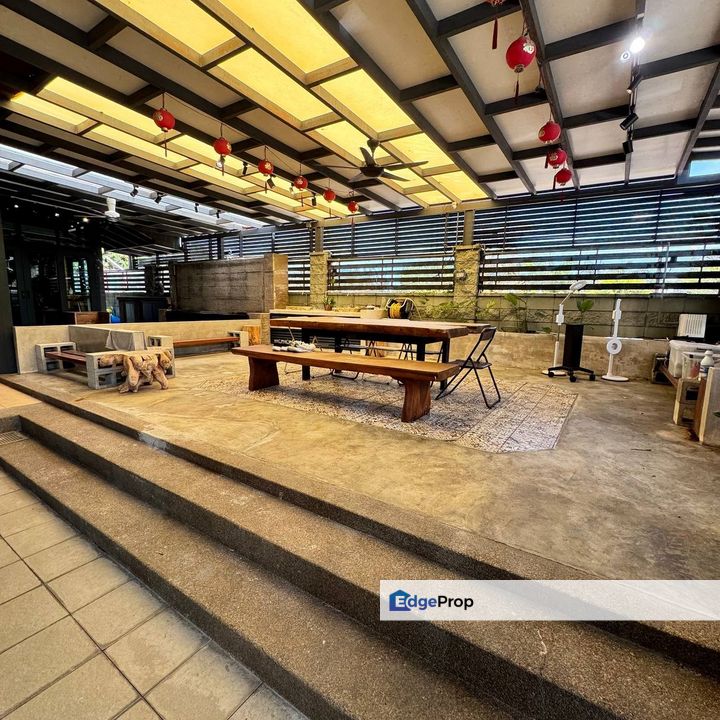 Bayu Villas Bukit Rimau, Shah Alam
Luxurious Renovation 
End Lot With Extra 20 Feets , Selangor, Shah Alam