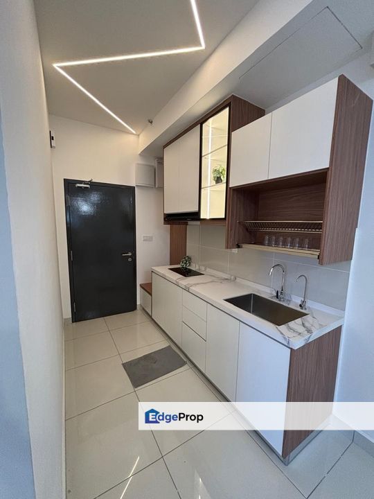 Nice Design Brand New Big Layout 1room Fully Furnish Edusentral Setia Alam near to mall & NIH, Selangor, Shah Alam