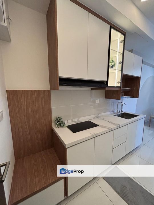 Nice Design Brand New Big Layout 1room Fully Furnish Edusentral Setia Alam near to mall & NIH, Selangor, Shah Alam