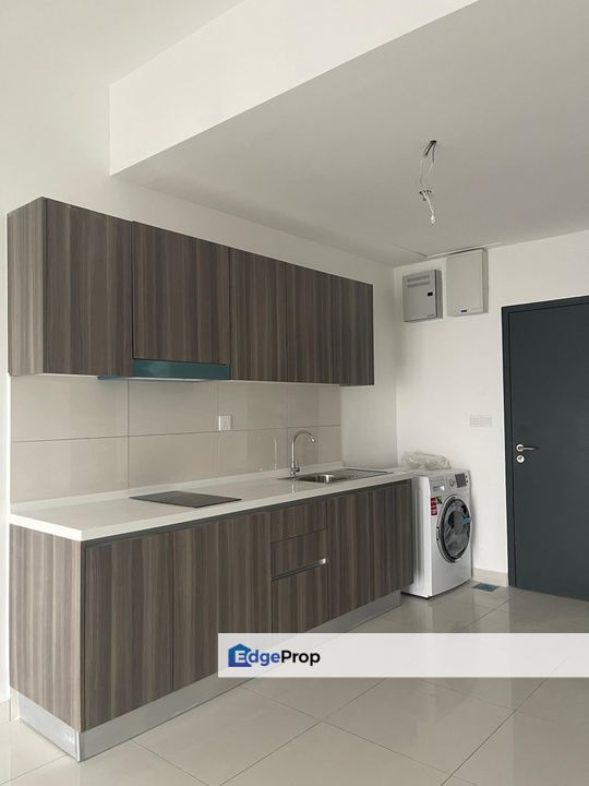 2 room brand new Partial Furnish Edusentral Stanford Setia Alam near school & mall, strategic location high demand. full glass bright unit, Selangor, Setia Alam/Alam Nusantara