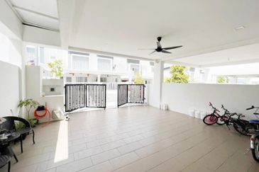 Damaris @ Ara Sendayan