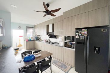 Damaris @ Ara Sendayan