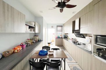 Damaris @ Ara Sendayan