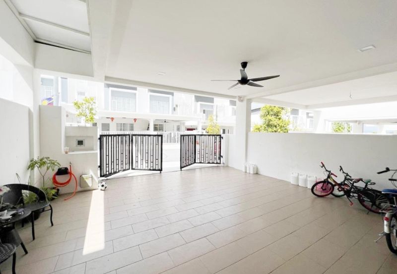 Damaris @ Ara Sendayan